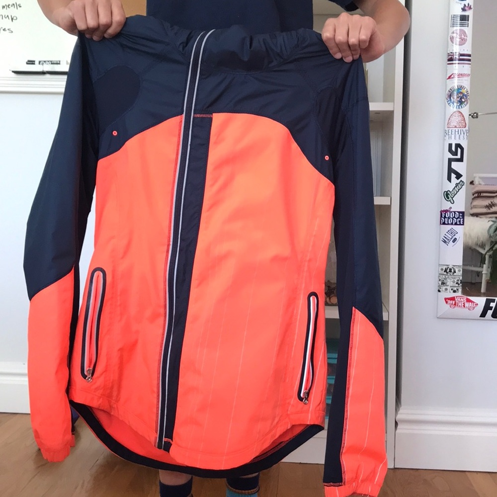 size 4 lulu lemon jacket/windbreaker